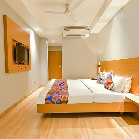 Fabhotel Penthouse - A K Dev Road Guwahati Ngoại thất bức ảnh