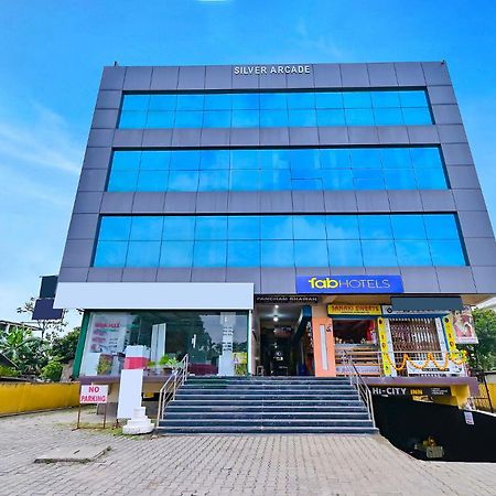 Fabhotel Penthouse - A K Dev Road Guwahati Ngoại thất bức ảnh