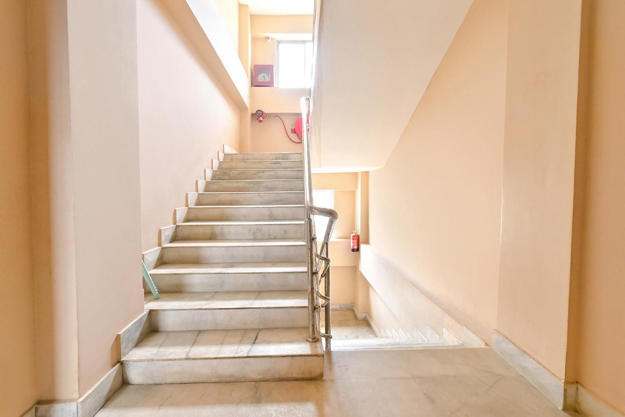 Fabhotel Penthouse - A K Dev Road Guwahati Ngoại thất bức ảnh