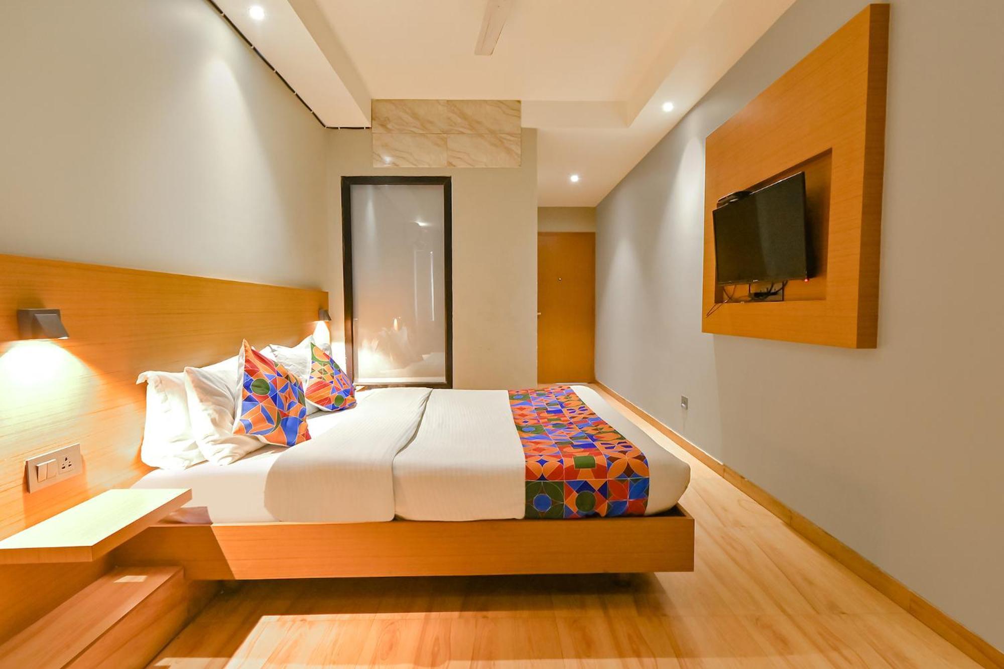 Fabhotel Penthouse - A K Dev Road Guwahati Ngoại thất bức ảnh